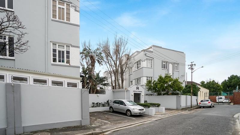 1 Bedroom Property for Sale in Gardens Western Cape